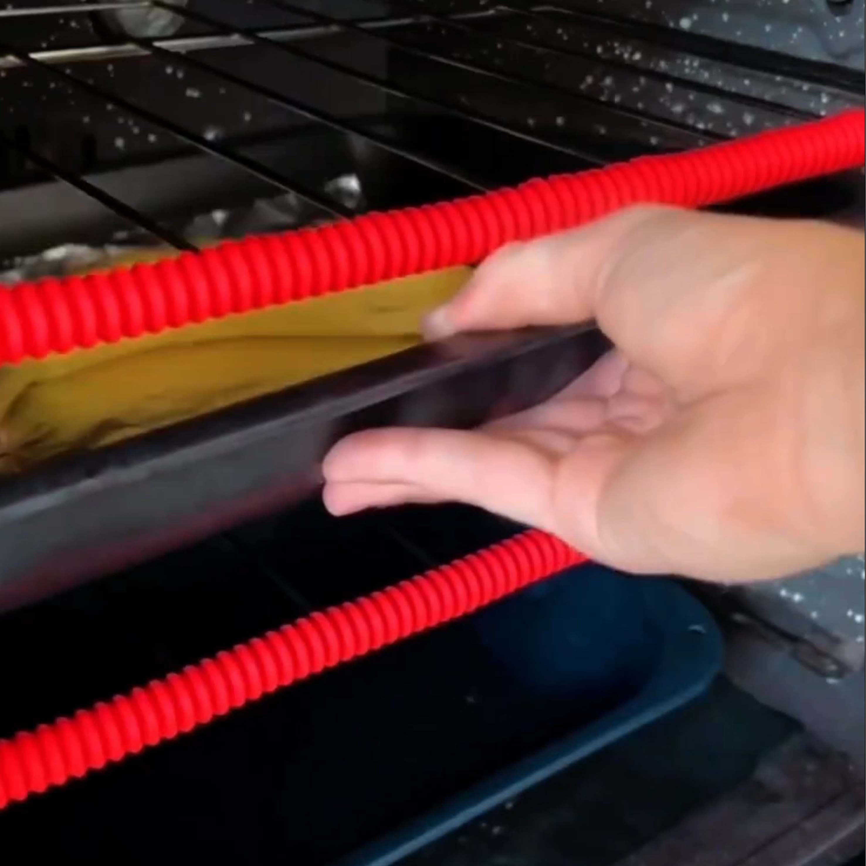 Safe Grip Oven Rack Clip:  Heat Insulated Silicone